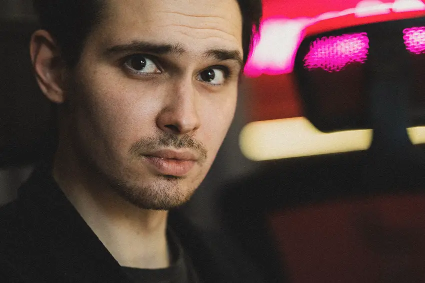 Can You Bring An Electric Razor On A Plane?