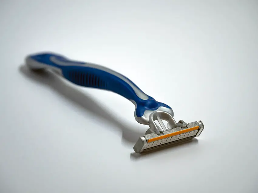 How To Remove The Blades From A Disposable Razor